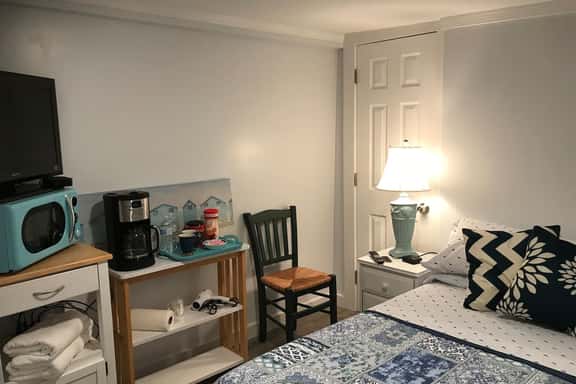 đCome stay in the Channel Room at the Dune Shack đ - Image 1