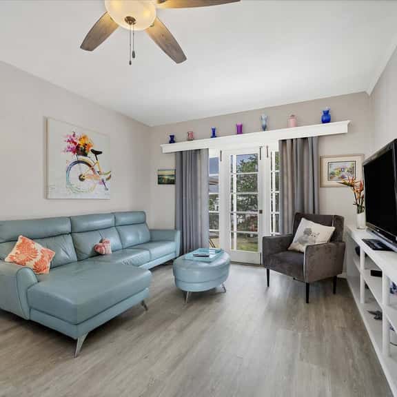 Sweet Daisy in Southside Village, Sarasota Florida - Image 1