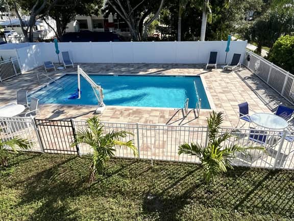 Comfy Coastal King Apt 🌟on the Hyde Park, Sarasota, Florida - Image 2