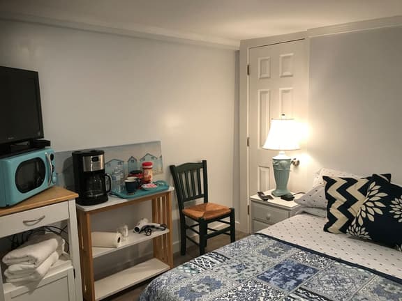 🌟Come stay in the Channel Room at the Dune Shack 🌈 - Image 1